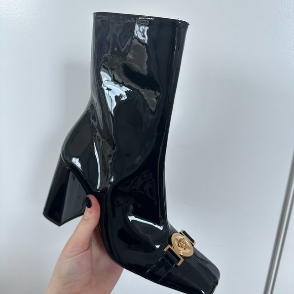 Versace Medusa Insignia Ankle Boots Square Toes Black Patent Leather Sz 38 - Picture 9 of 9